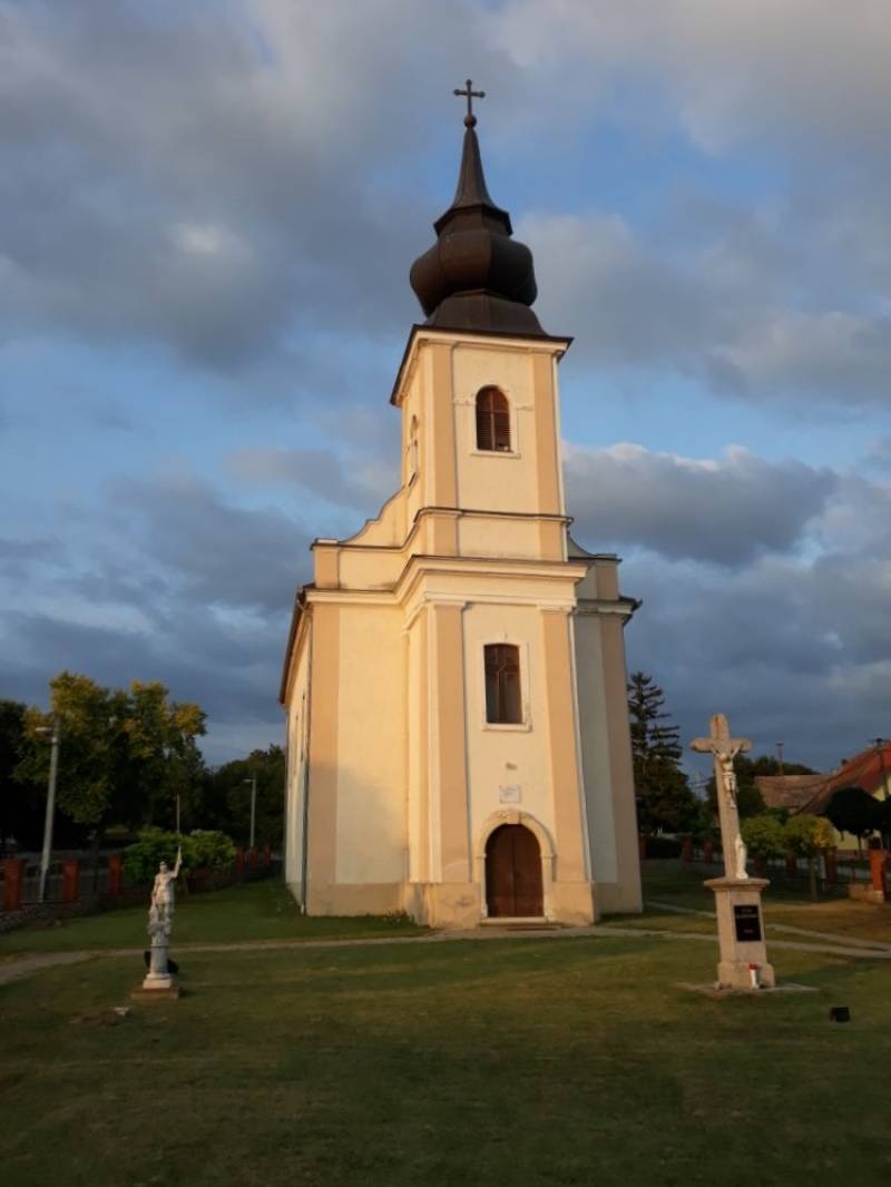 Szent Mihály templom_Beremend (Egyedi).jpg